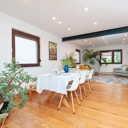 펜션 Detached House In Fellbach Near Stuttgart 펠바흐