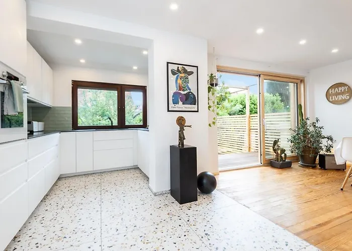 Detached House In Near Stuttgart Сasa de vacaciones Fellbach